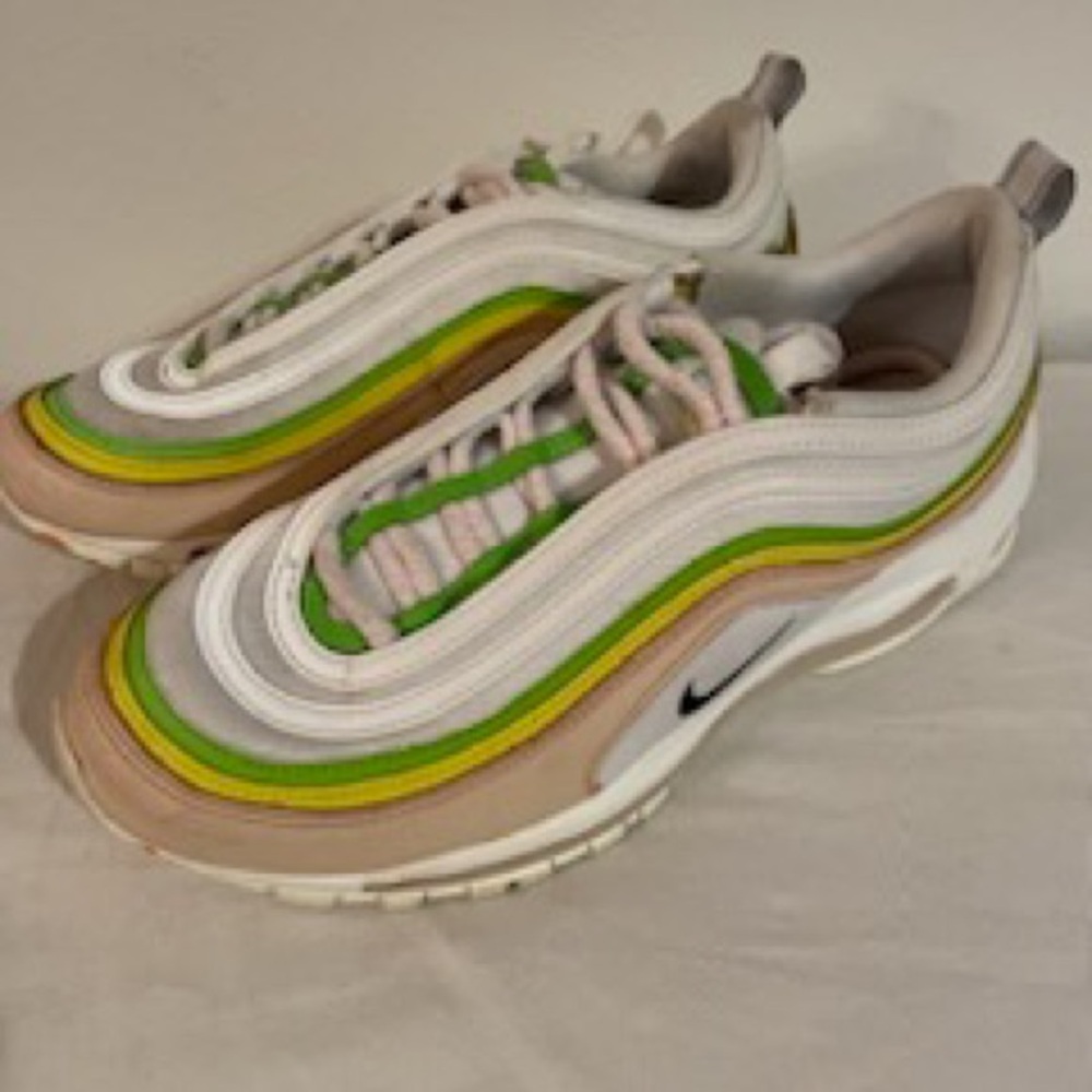 Nike White and Green Sneakers with Air Max Cushioning